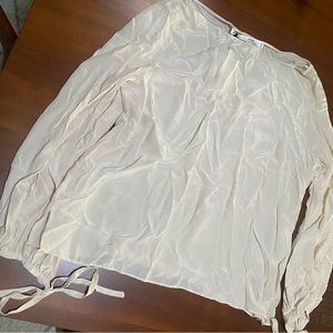 NWT-Zara Flowy Blouse Top L cream. Smoke Free home